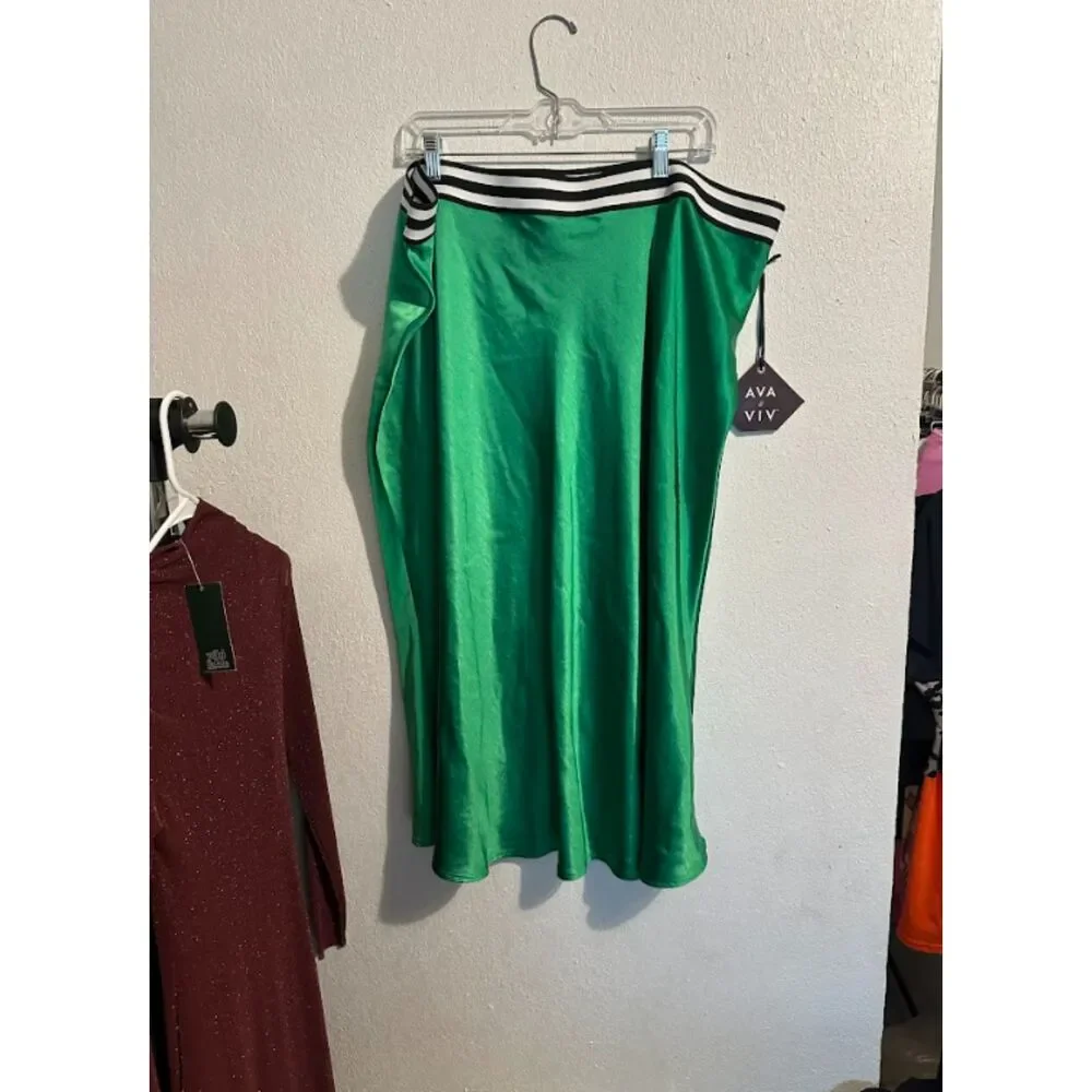 142 Ava & Viv Emerald Satin Midi Skirt – Fall Edition